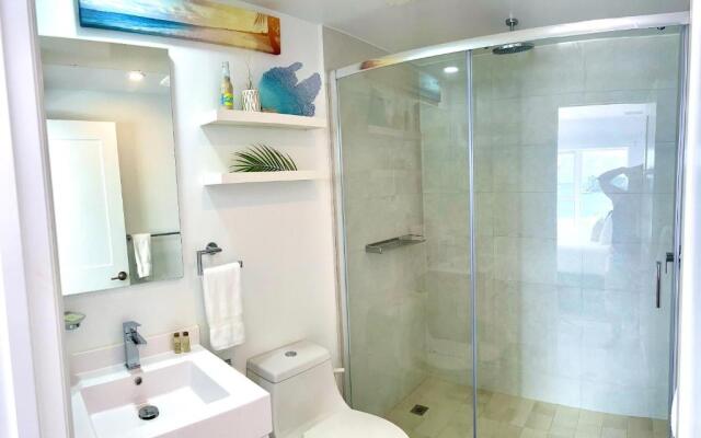 Breathtaking 2 Bedroom Apartment with Harbor View