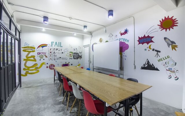 OYO 705 Hostel@seatzstation