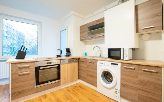 Comfortable Large Center Apartment