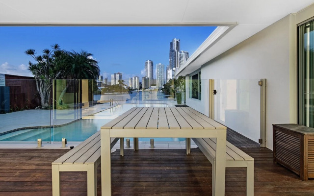 Sunrise Executive 5 Bedroom Home