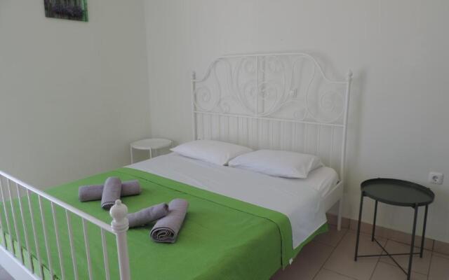 Fotis Apartments