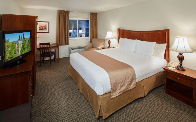 Lake Natoma Inn