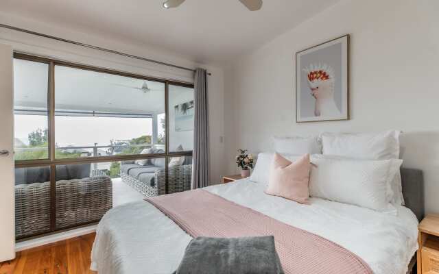 Oceanview Family Beach House with Sauna