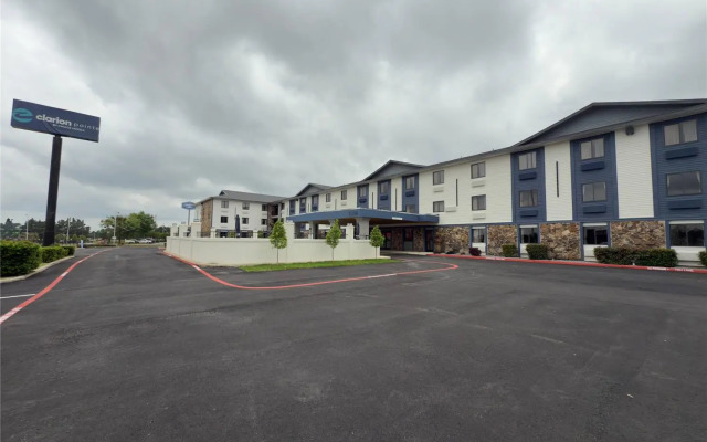 Clarion Pointe