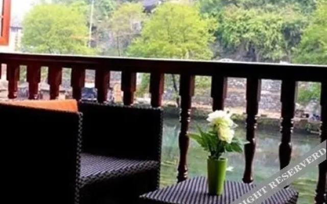 Zixuan Pavilion Riverside Inn