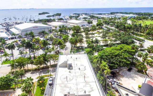 Spacious Apartment with Marina Views