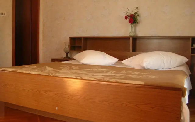 Apartment With Terrace and Sea View Brodarica