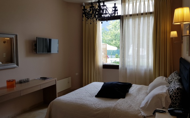 Forest Suites Boutique Hotel