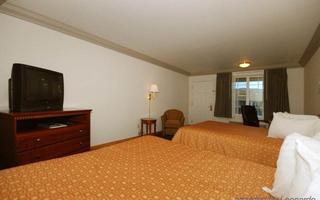 Cloverdale Wine Country Inn & Suites