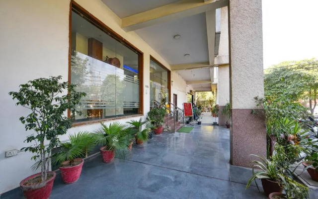 Gracious Inn Hotel by OYO Rooms