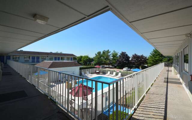 Motel 6 Windsor Locks, CT - Hartford