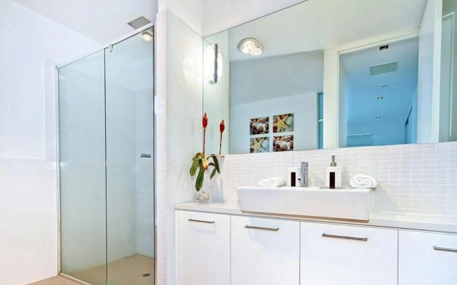 Breeze Beachfront Apartments