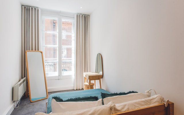 2 Bed Apartment Right on Trafalgar Square