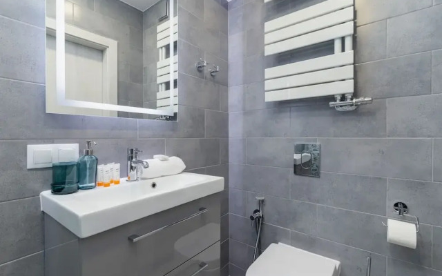 Kielecka Studio With AC by Renters