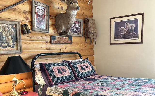 Moore's Old Pine Inn