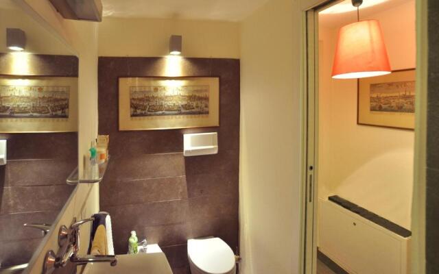 Art House Margine Rosso