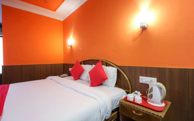 OYO 8367 Hotel The Woodz