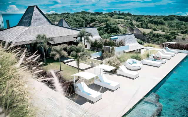 Salty Breeze Bali