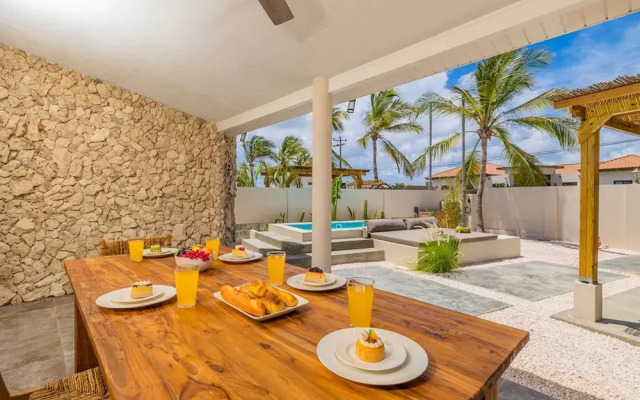Newly Renovated Amazing Location Private Pool
