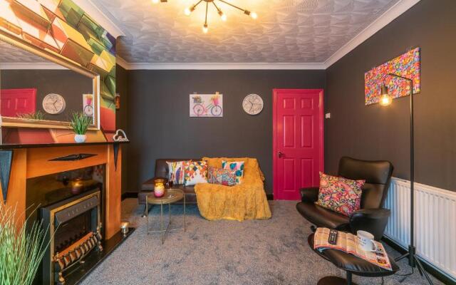 J's FrEsH Newly RefurB 2 Bedroom Garden Parking