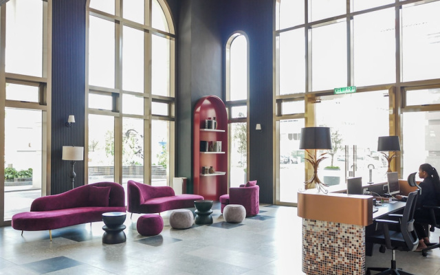 22 Macalisterz by Mykey – Lobby – George Town
