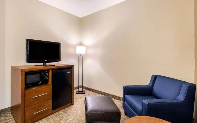 Holiday Inn Express Hotel & Suites Houston Intercontinental East