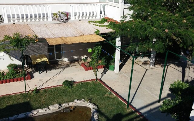 Scenic Apartment in Dalmatia With Lovely Garden
