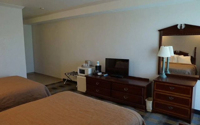 Riverview Inn & Suites