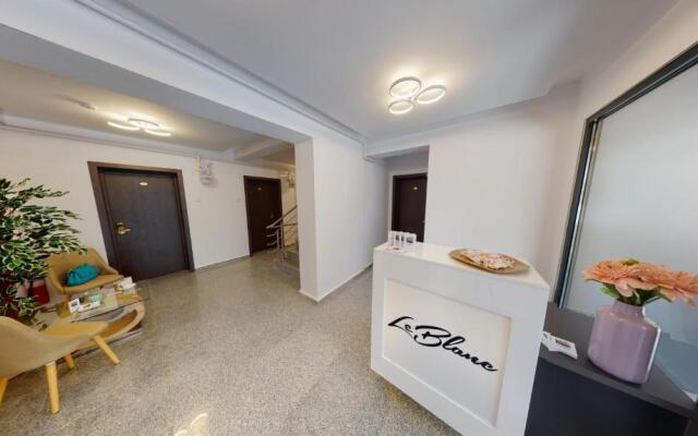 Le Blanc ApartHotel