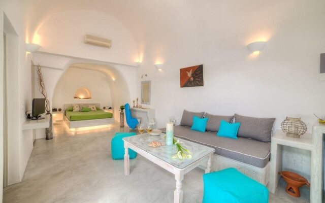 Kima Oia Suites
