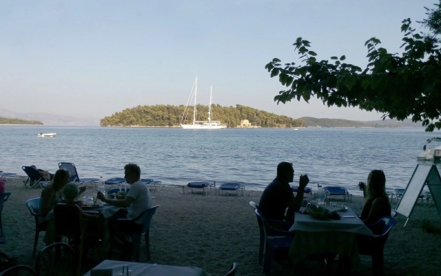 Avra Beach Hotel