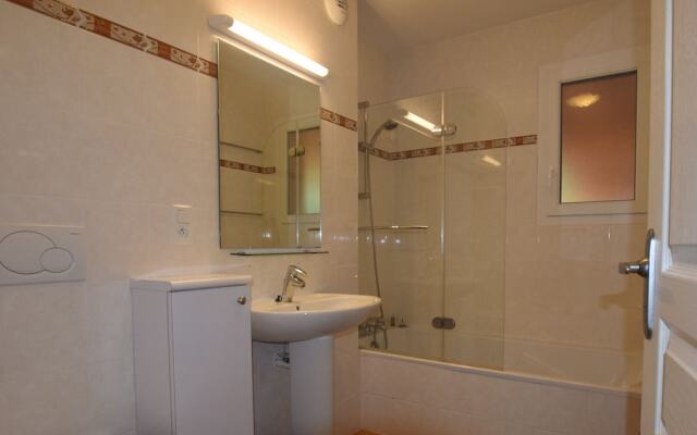 Elegant Villa in Les Mazes With Swimming Pool