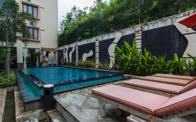 RedDoorz Plus @ Shri Lakshmi Seminyak