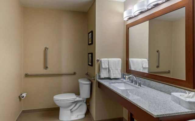 Comfort Inn & Suites Northern Kentucky