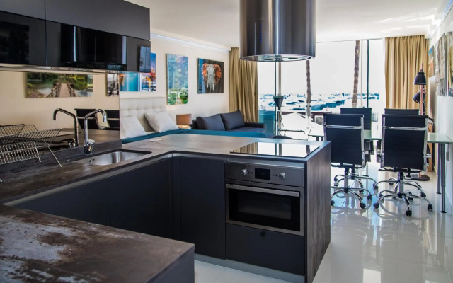 First Line P. Banus Sleeps 4