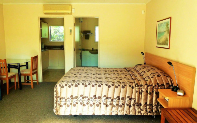 Tudor Lodge Motel