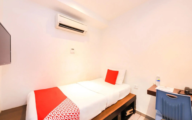 OYO 246 Link Inn (Sanitized Stay)