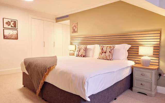 Monarch House Serviced Apartments