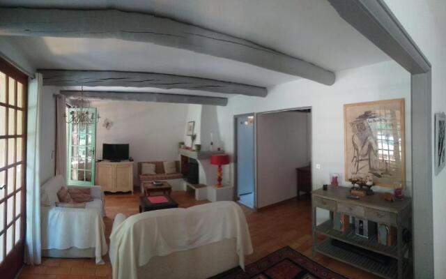 Lou Vergié Maison Provencale au pied du Luberon