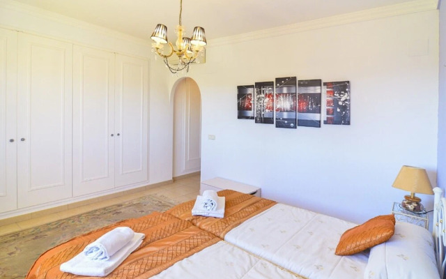 Villa - 4 Bedrooms with WiFi - 105020