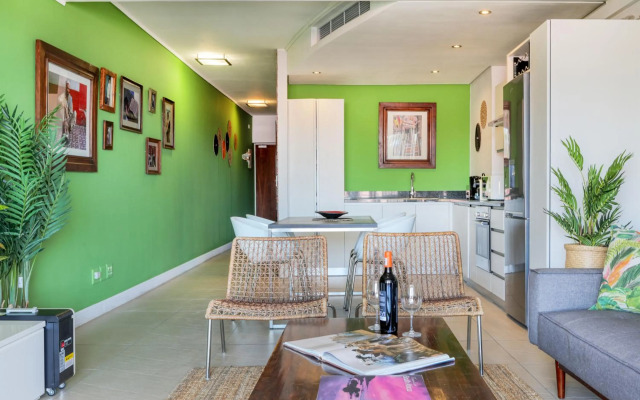 Authentic Cape Town Apartment near the Silo District