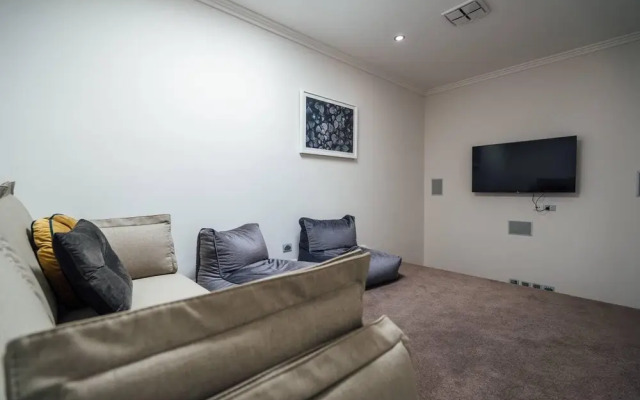 The Grand Oasis - Pool - Wifi - Mins From Beach