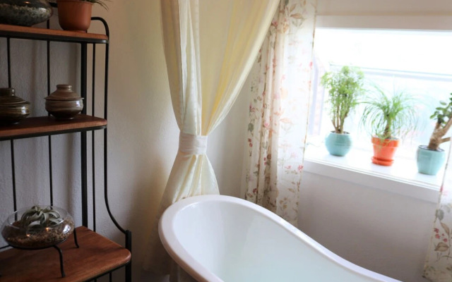 River Stone Inn & Gallery