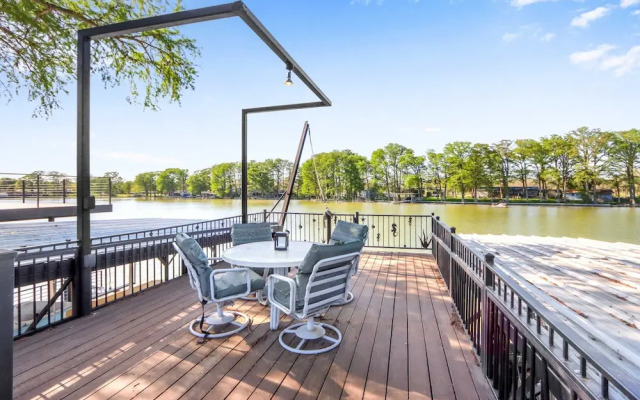 Beautiful and Relaxing Lakefront Getaway