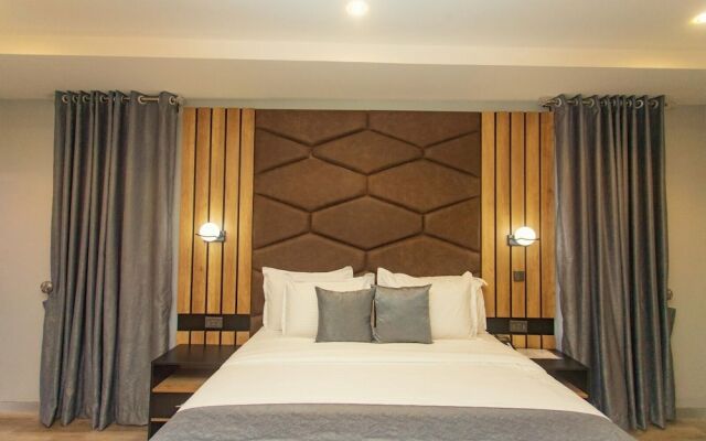 Brain B Hotel and Suites