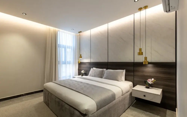 Three BR Luxurious & Spacious Flat in Almadinah