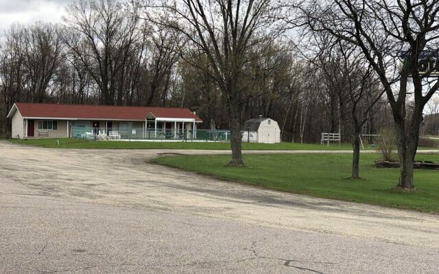 Edge O The Woods Motel