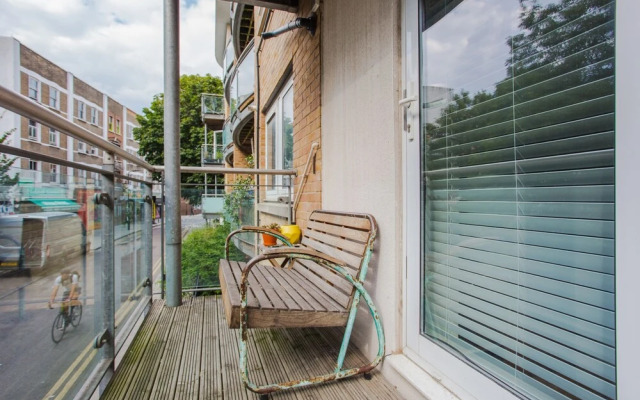 Warm 1 Bedroom Apartment with Balcony