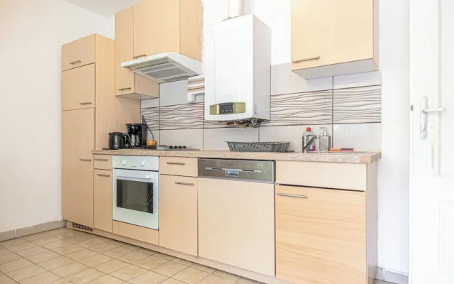 Stylish 3BR Apt With Balcony City Center