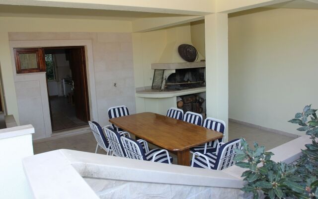 Holiday house Silvia - open pool: Supetar, Island Brac